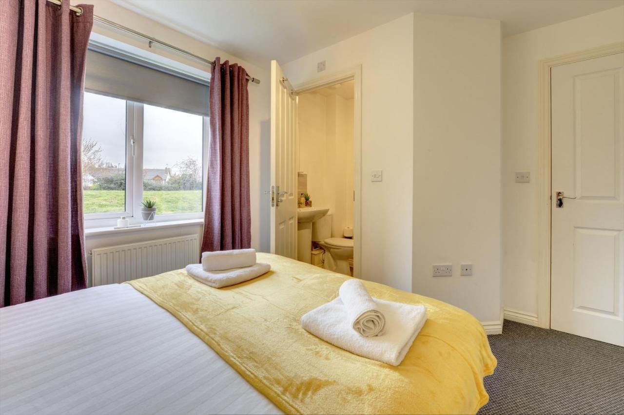 2-Br Apartment, En-Suite, Allocated Parking, Next To Playground Coventry Esterno foto
