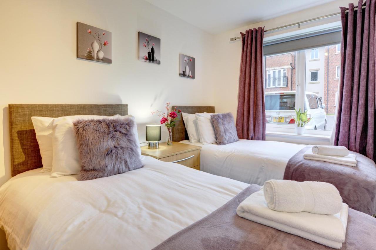 2-Br Apartment, En-Suite, Allocated Parking, Next To Playground Coventry Esterno foto