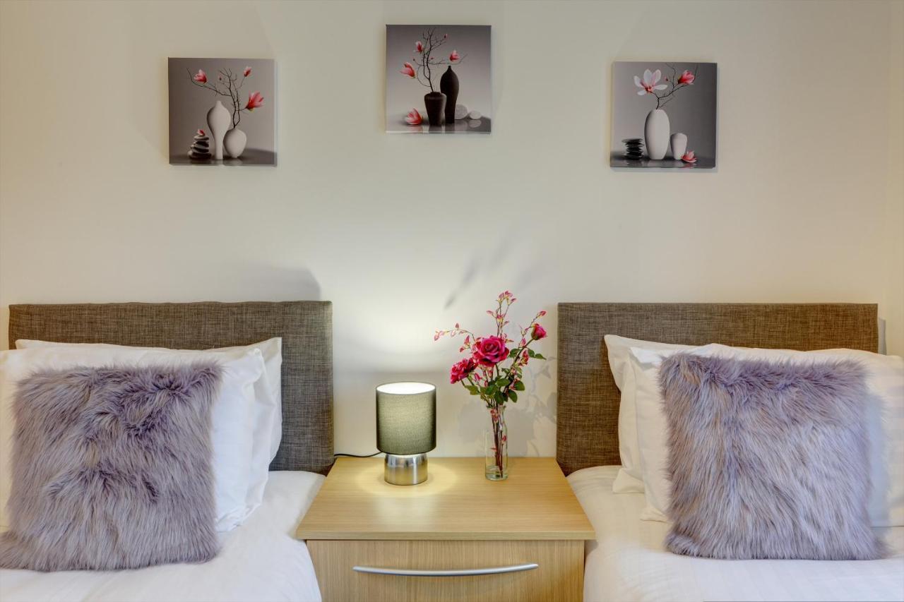 2-Br Apartment, En-Suite, Allocated Parking, Next To Playground Coventry Esterno foto