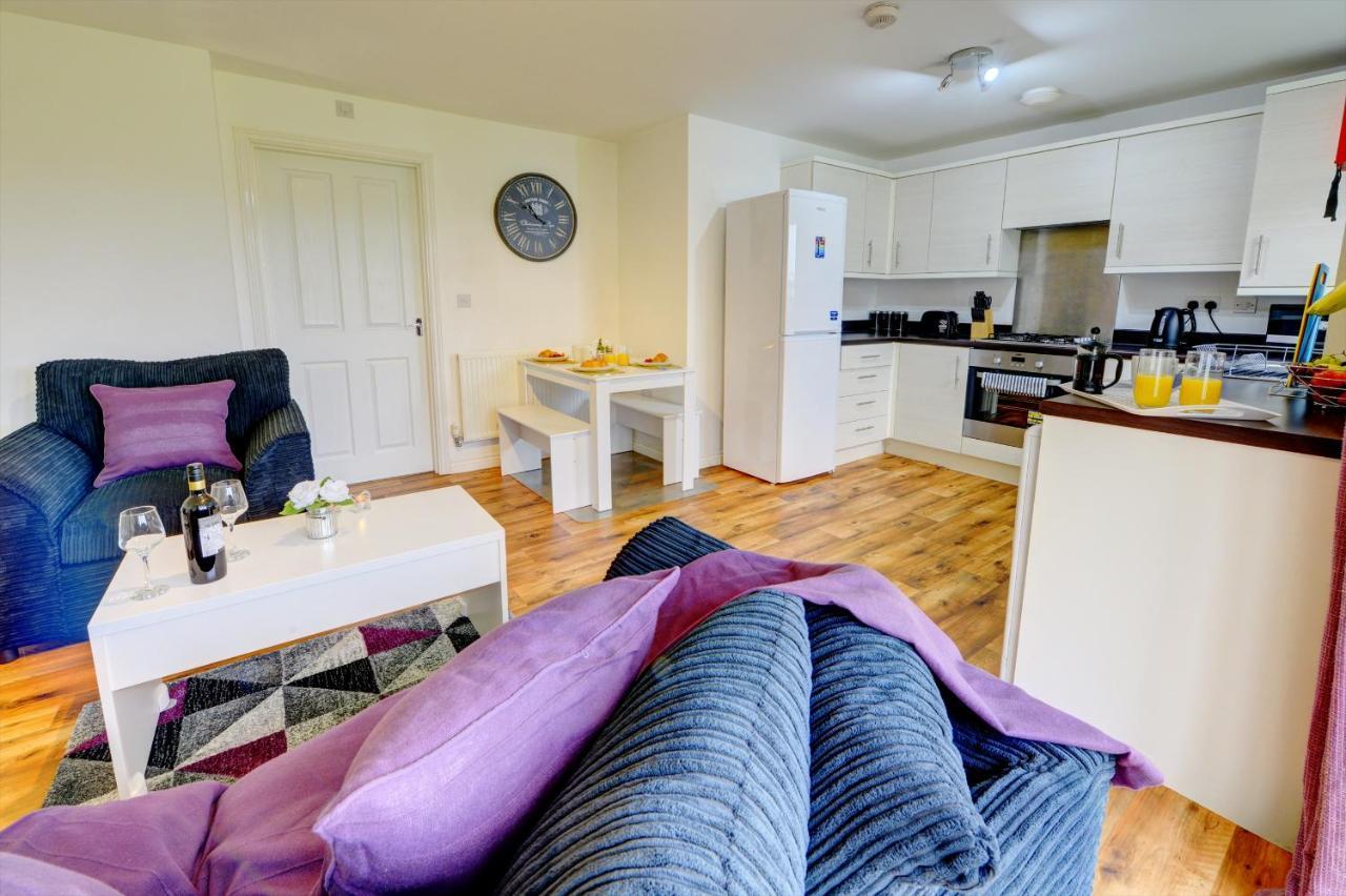 2-Br Apartment, En-Suite, Allocated Parking, Next To Playground Coventry Esterno foto