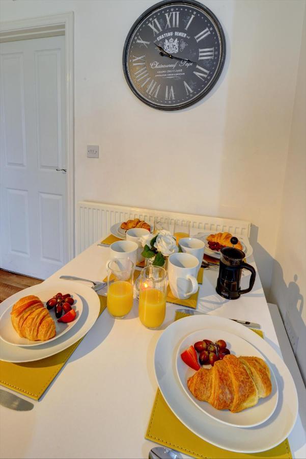 2-Br Apartment, En-Suite, Allocated Parking, Next To Playground Coventry Esterno foto