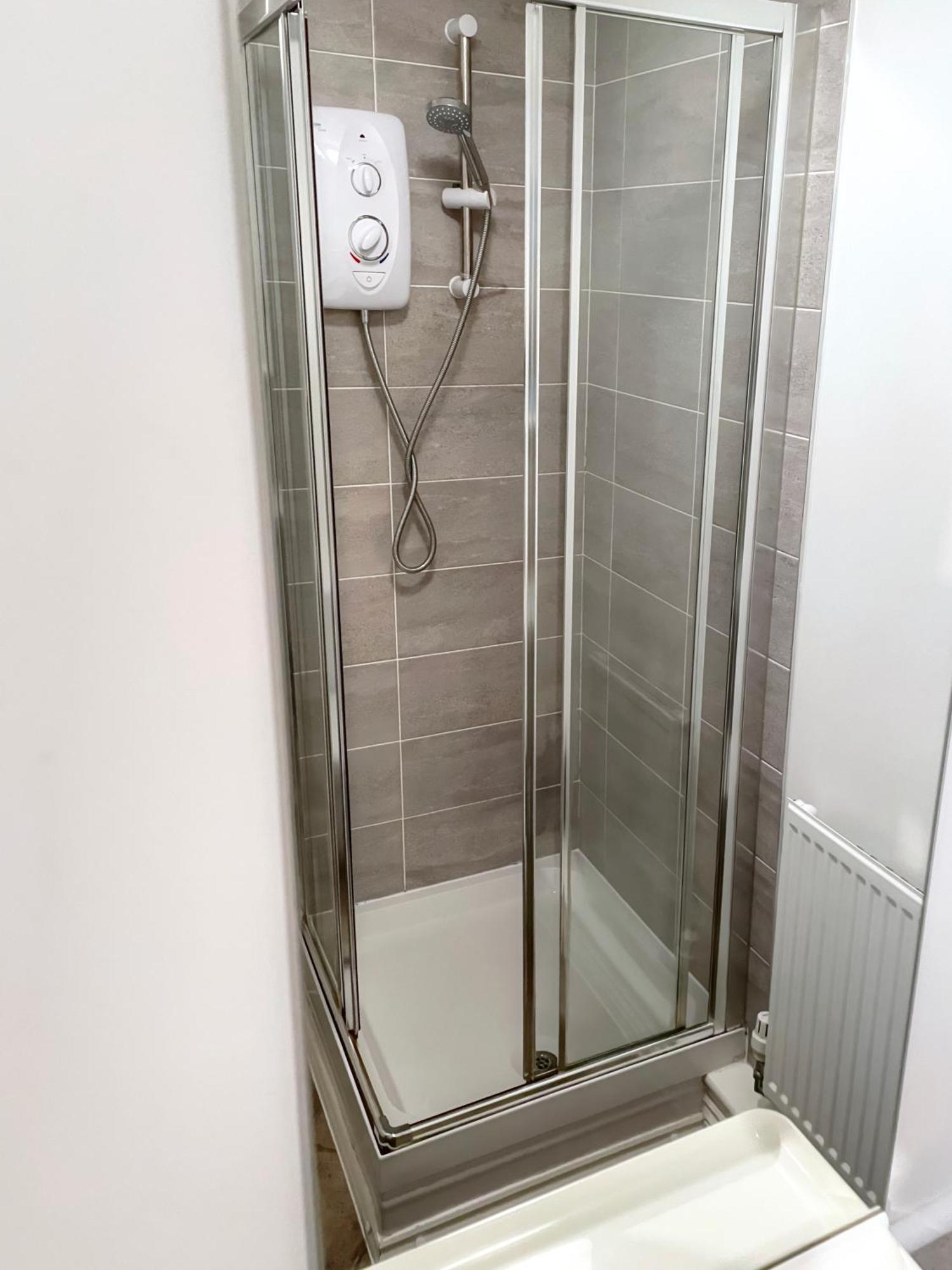 2-Br Apartment, En-Suite, Allocated Parking, Next To Playground Coventry Esterno foto