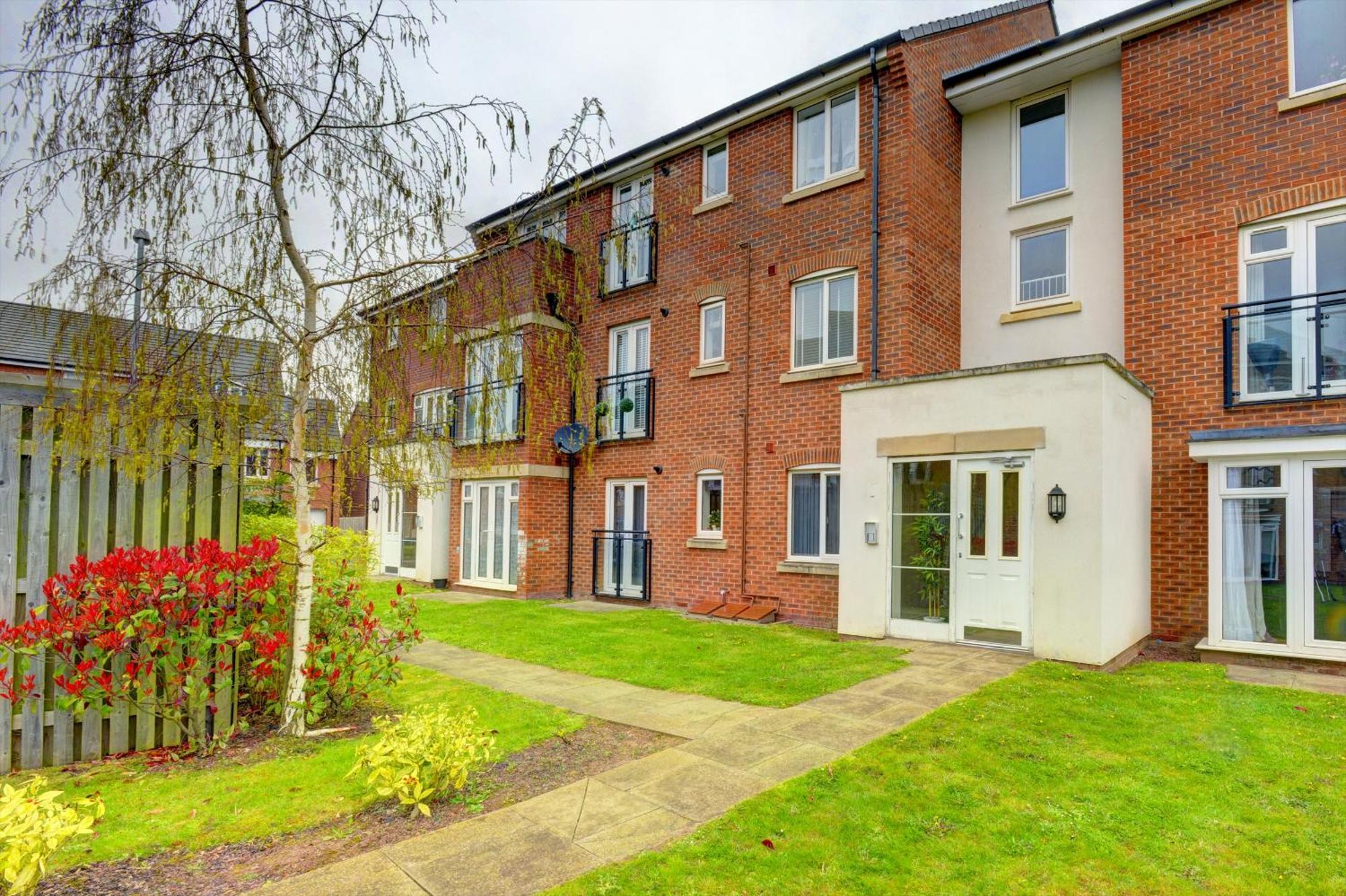 2-Br Apartment, En-Suite, Allocated Parking, Next To Playground Coventry Esterno foto